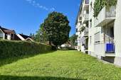 Wiese vor dem Haus - 3 Zimmer Etagenwohnung zum Kaufen in Landsberg