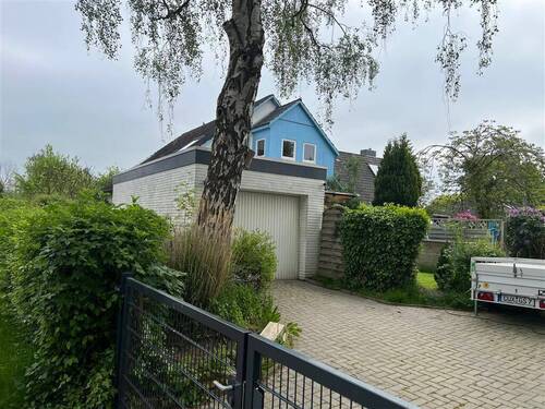 Garage u. Stellplatz - 