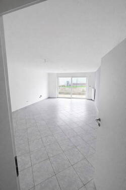 Wohnzimmer 1 - 3 Zimmer Etagenwohnung zum Kaufen in Partenheim