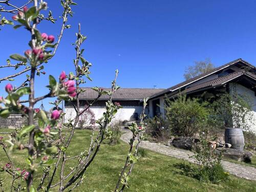 Garten - 3 Zimmer Bauernhaus, Landhaus in Böbing