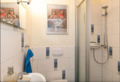 Bad mit Dusche - 