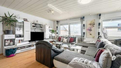 Wohnzimmer 1 - Attraktives Mehrfamilienhaus mit 4 Wohneinheiten, Garten, Dachterrasse und Wintergarten