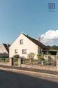 Straßenansicht - Einfamilienhaus mit Einliegerwohnung
