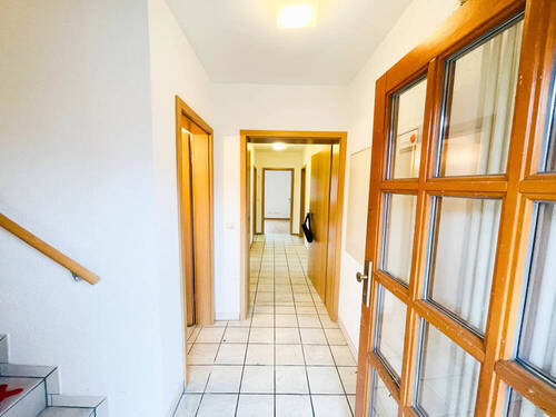 Hauseingang/Flur - Mehrfamilienhaus, Wohnhaus mit 181,00 m&sup2; in Rödental / Mittelberg zum Kaufen