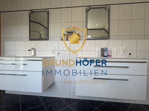Hauptbad mit 2 Waschbecken - 