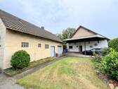 Garage und Nebengebäude - 