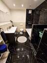 Bad mit Wanne und Dusche - 
