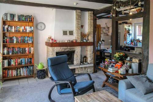 Wohnzimmer_mit_Kamin - 