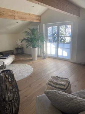 Wohnzimmer Blick Balkon - 