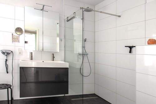 Bad 1: bodenebene Dusche - 