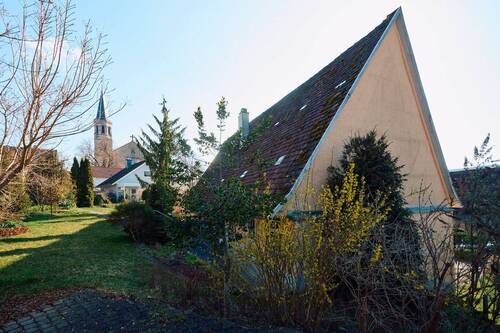 Objektansicht mit Garten - 