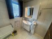 Badezimmer (EG) 2. Ansicht - 