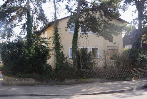 Straßenansicht - Einfamilienhaus mit 142,00 m&sup2; in Wiesbaden zum Kaufen