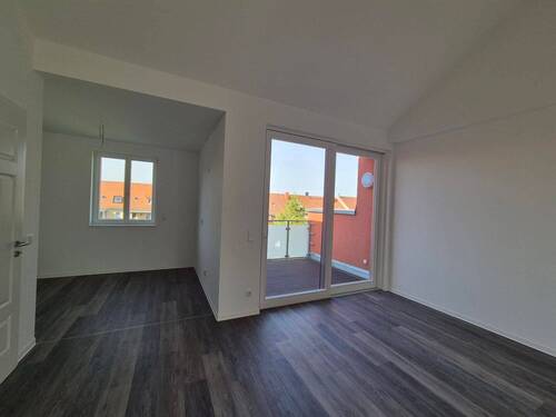 Wohn-/Esszimmer mit Loggia - Charmantes 2-Zimmer-Apartment mit Loggia in Löbau