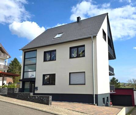 Frontansicht - Top renoviertes 1-2 Familienhaus!