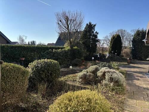 Blick von der Terrasse am Wohnbereich - Bungalow mit 156,00 m² in Gütersloh zum Kaufen