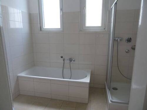 Bad - Etagenwohnung mit 115,00 m&sup2; in Essen zur Miete