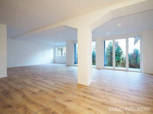 Bild 1 - Wohnen im Nauwieser Viertel: Kernsanierte Erdgeschosswohnung mit Balkon!