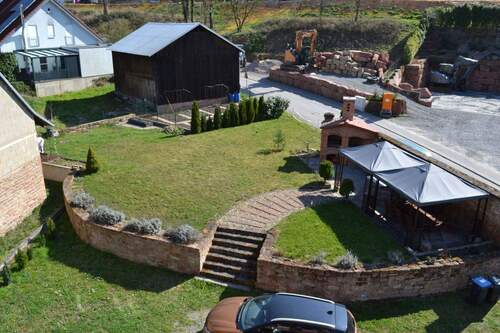 Blick in den Garten - 5 Zimmer Doppelhaushälfte zum Kaufen in Leidersbach / Ebersbach