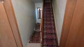 Flur mit Treppe - 