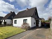 Außenansicht - Kompaktes Einfamilienhaus mit schönem Wintergarten
