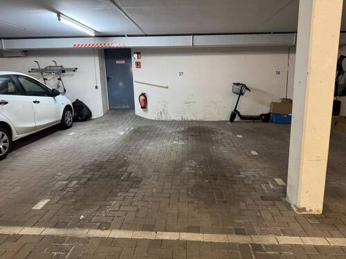 Tiefgaragenstellplatz - 