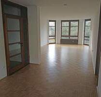 Sehr großzügig geschnittene, helle Wohnung mit Balkon - München Laim