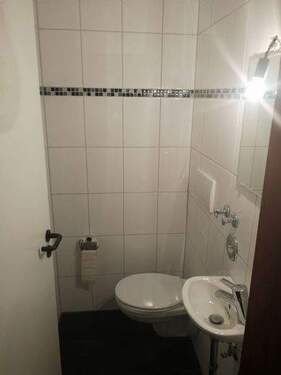 Gäste WC Bad - Ausführung ähnlich, selbes Anwesen - Etagenwohnung mit 115,00 m&sup2; in München zur Miete