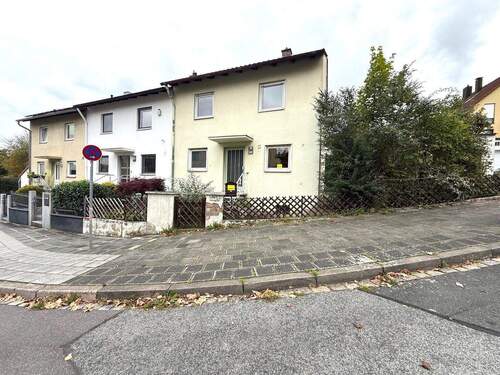 Aussenansicht - 7 Zimmer Reihenendhaus in Zirndorf