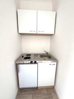 IMG_4177.JPG - Frei ab sofort Frisch renovierte 1-Zimmer-Wohnung im Erdgeschoss mit neuer Pantryküche