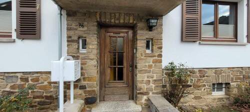 Eingang.jpg - Schöne Familienwohnung in Bad Camberg mit Gartennutzung! Termine ab Mitte oder Ende Januar möglich!