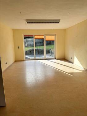 IMG_1560.jpeg - Arbeiten und Wohnen, hell, ruhig mit Terrasse und Stellplätzen !