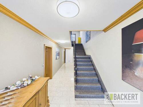 Treppenhaus - 1 Zimmer Einfamilienhaus zum Kaufen in Waldsassen