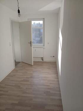 1000150290 (002).jpg - Etagenwohnung mit 59,00 m&sup2; in Lunzenau zur Miete