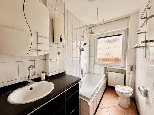 Hauptbadezimmer - Etagenwohnung mit 62,80 m&sup2; in Bochum zum Kaufen