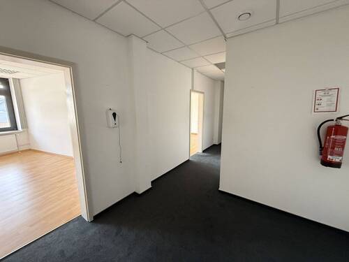 Flur (vorderer Bereich) - 7 Zimmer Büro zur Miete in Uetersen