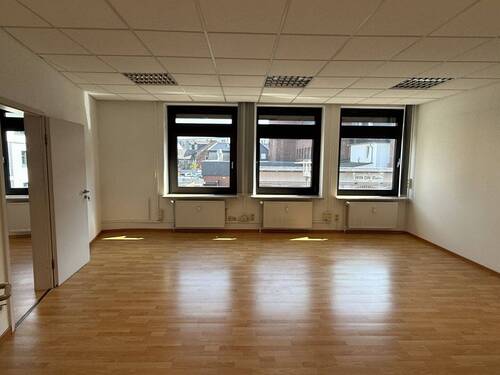 Raum 2 - Büro mit 200,00 m&sup2; in Uetersen zur Miete