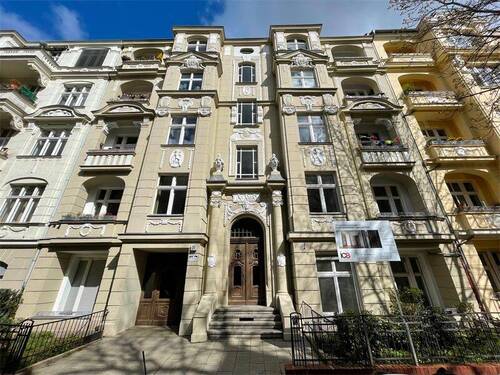 Ansicht Vorderhaus - 4 Zimmer Etagenwohnung in Berlin