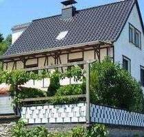 Familienfreundliches Haus mit Garten, 3 Wohneinheiten, Garagen und Keller Weitblick - Ensch