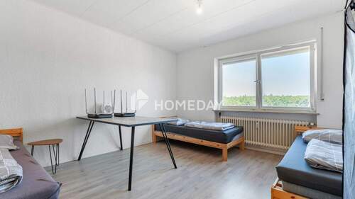 Schlafzimmer 1 - Lichtdurchflutete 2-Zimmer-Wohnung mit Loggia und Kellerabteil - Wohnen in ruhiger Lage