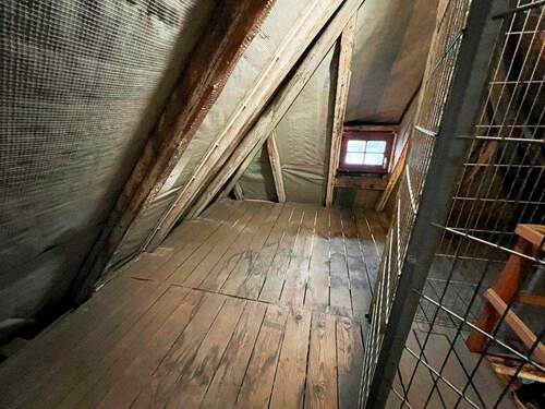 zugehörige Dachkammer - 