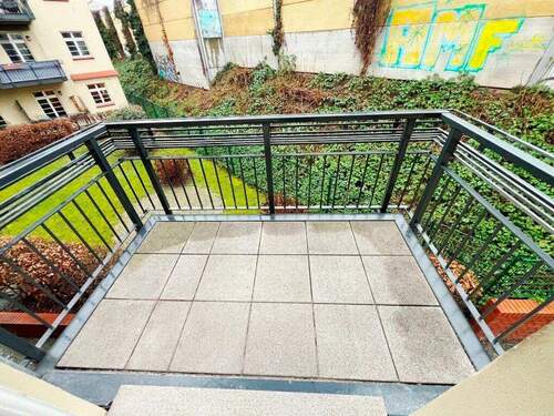 schöner Balkon zum Hof - 