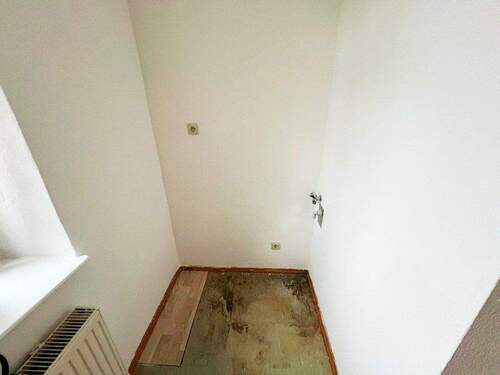 Stellplatz für die Waschmaschine in der Küche - 