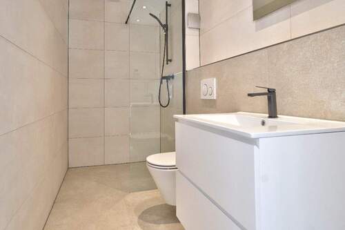 Badezimmer mit Dusche - 