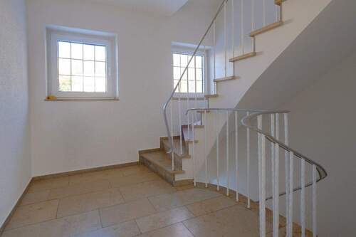 Treppenhaus - 3 Zimmer Etagenwohnung in Neuss