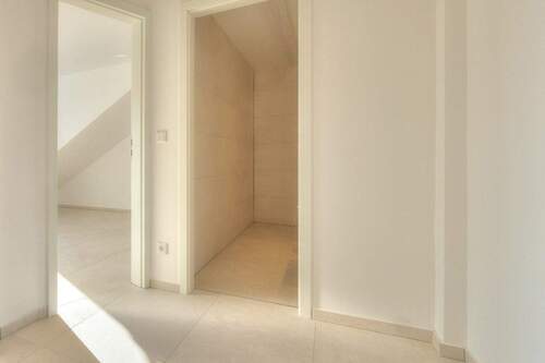 Eingangsbereich - Etagenwohnung mit 72,00 m&sup2; in Neuss zur Miete