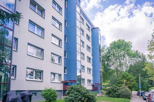 Hausansicht - Hier lädt ein großer Wohn-Essbereich zum Verweilen ein