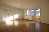 Wohnzimmer - Helle 3-Zimmerwohnung mit 2 Balkonen und Garage in Lörrach-Brombach