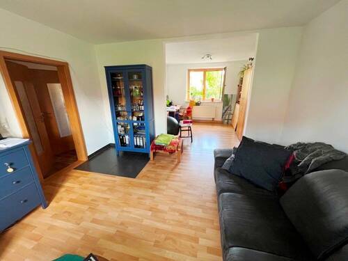 Blick in das Wohnzimmer - 6 Zimmer Etagenwohnung in Dresden