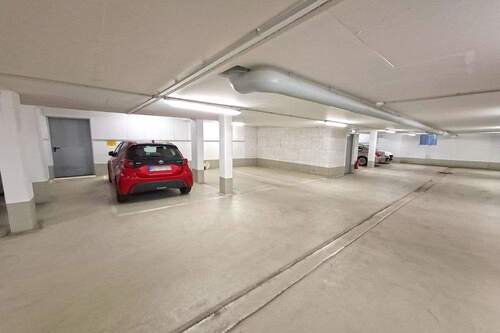 Tiefgaragenstellplatz - 